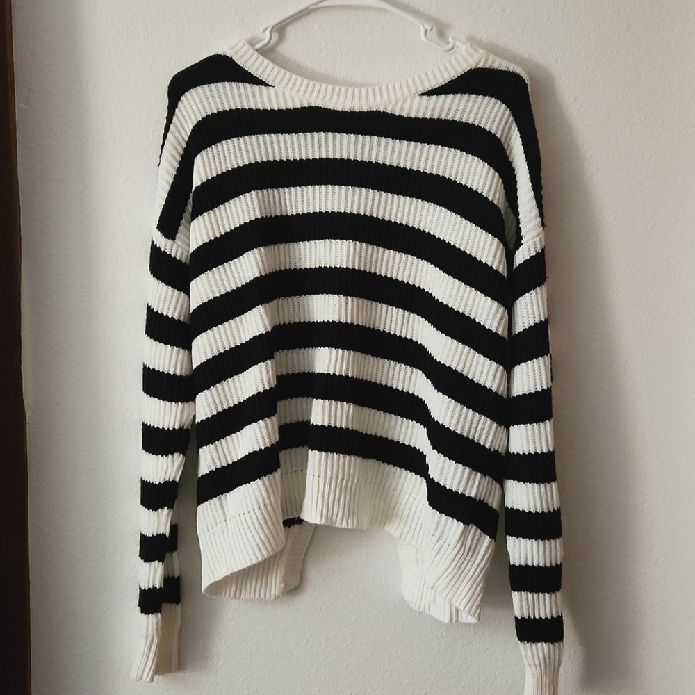 Black and white sweater size small from lumière